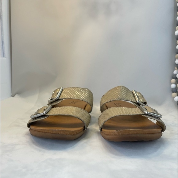 BOC Born Concept Size 9 Gold/Tan Two Strap Sandals Slip Ons Adjustable Straps - Picture 2 of 12